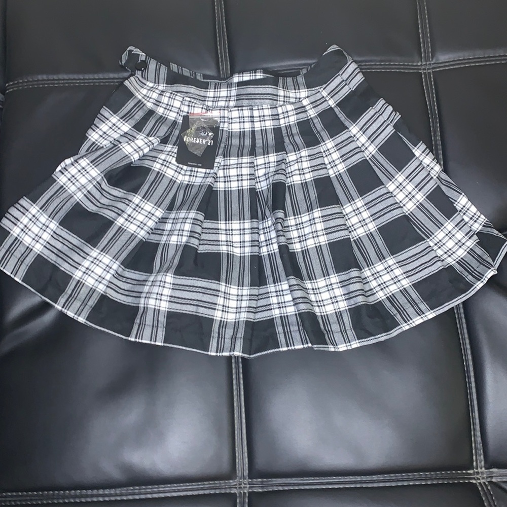 Plaid black & white mini skirt in size small.